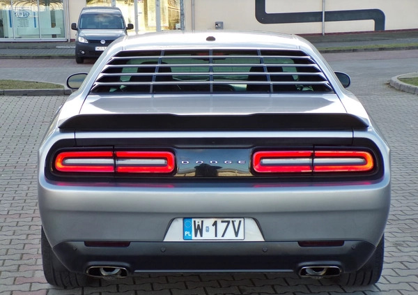 Dodge Challenger cena 92000 przebieg: 151000, rok produkcji 2016 z Gostynin małe 562